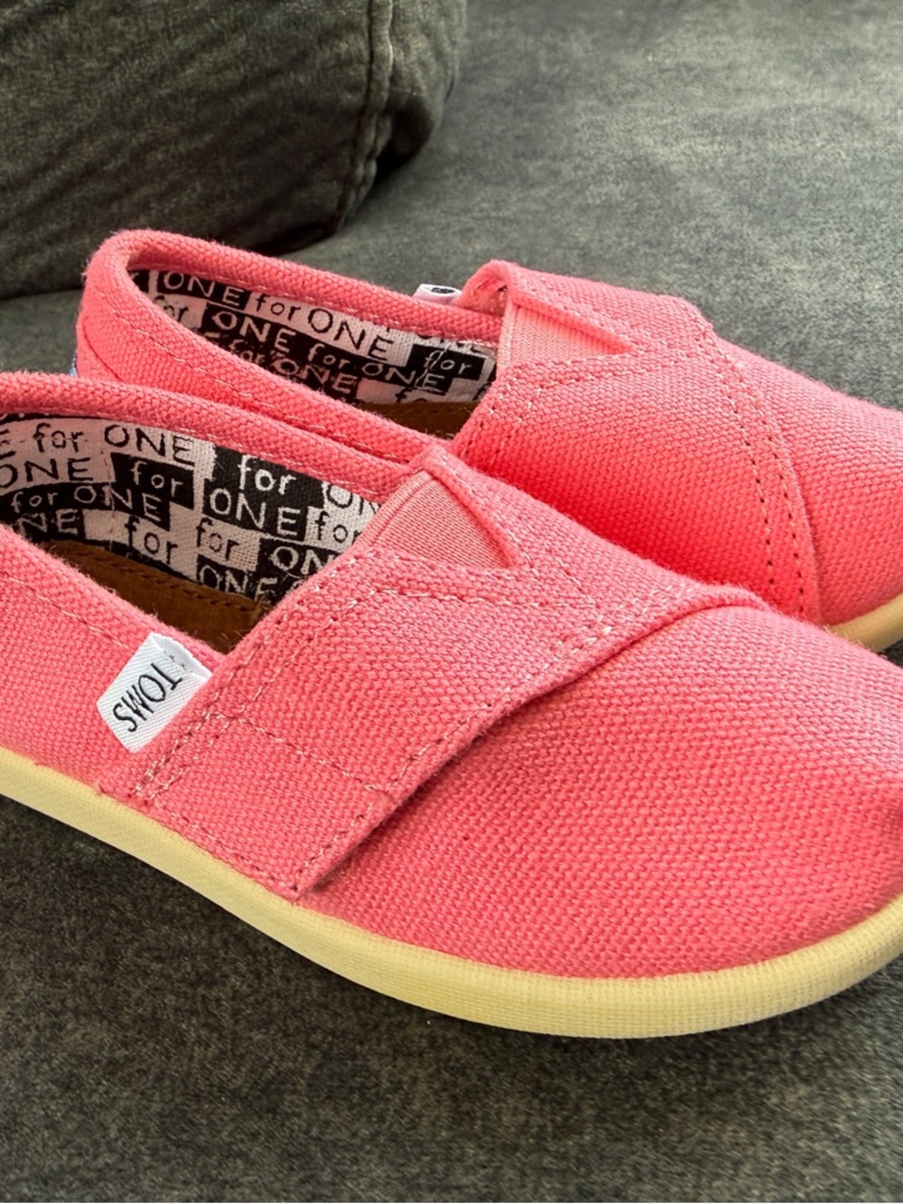 Toms Kids pink canvas shoe size 6
